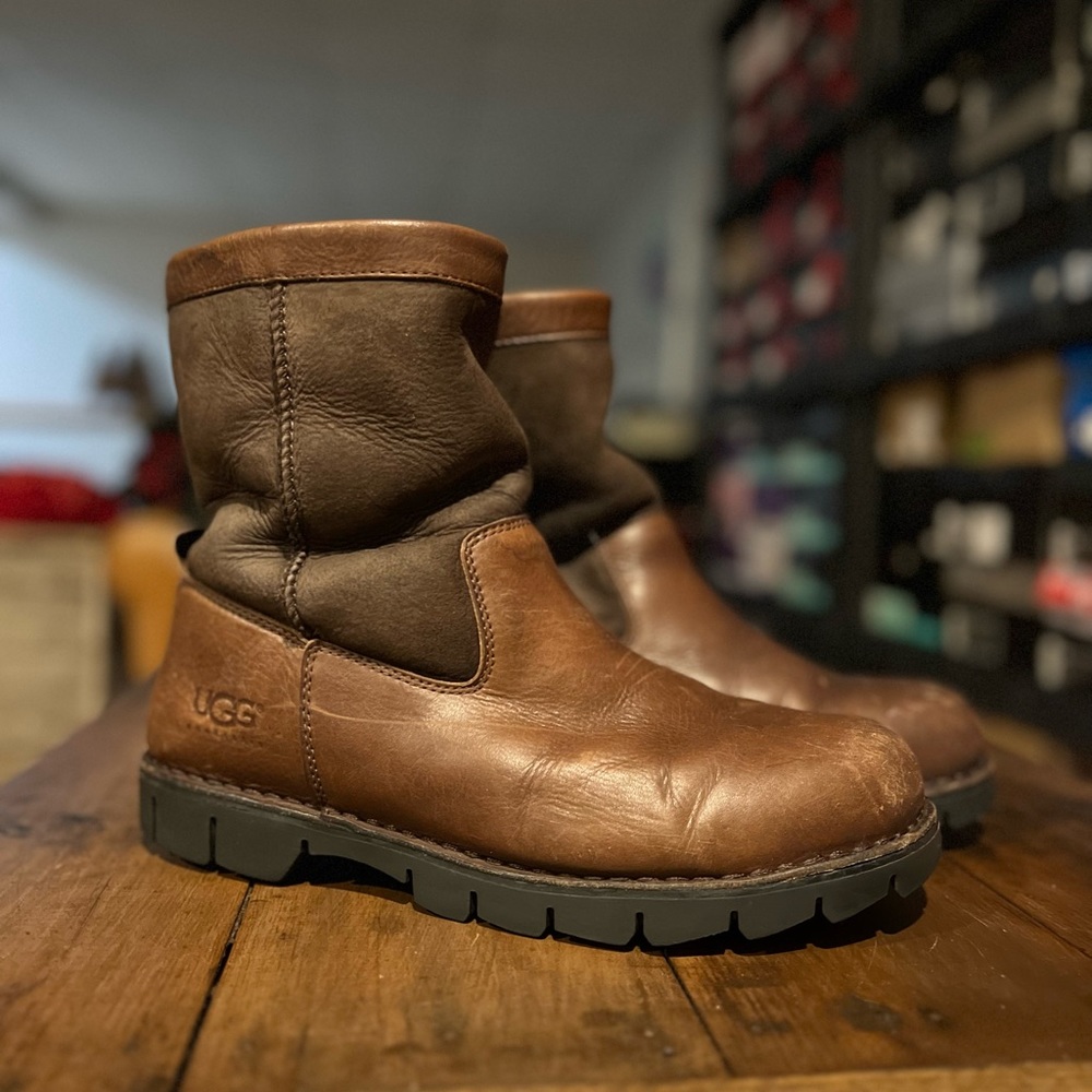 Mens UGG Australia Beacon boots 12 leather and sheep skin 5485